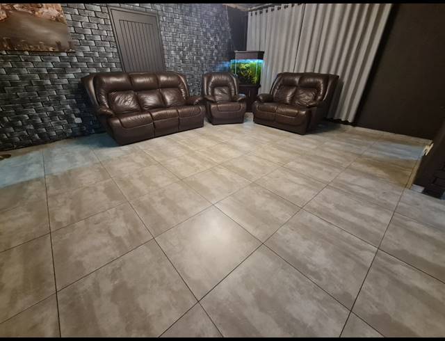 4 BEDROOM HOUSE FOR SALE IN SONNEVELD
